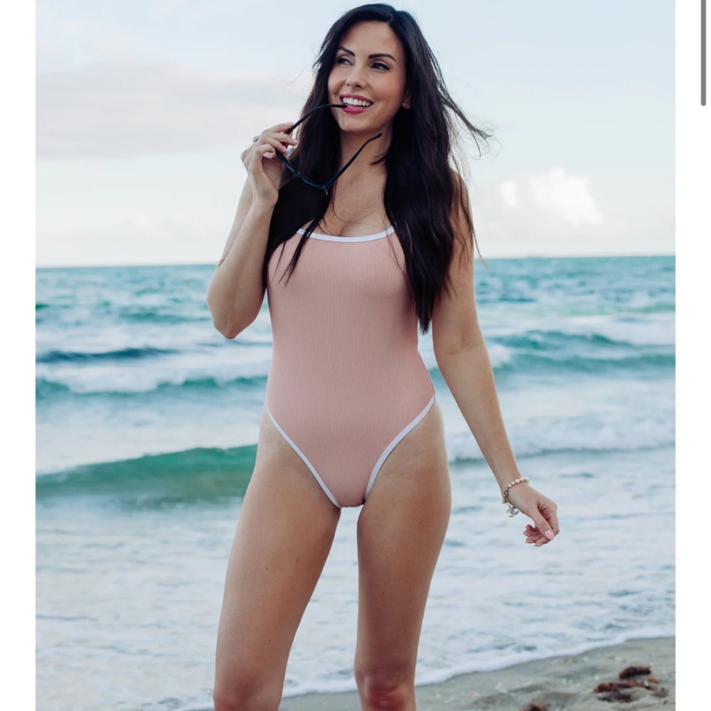 Lainsnow Ocean Isle Blush One Piece Swimsuit Size Medium